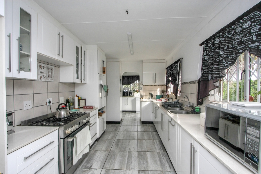 7 Bedroom Property for Sale in Amanzimtoti KwaZulu-Natal