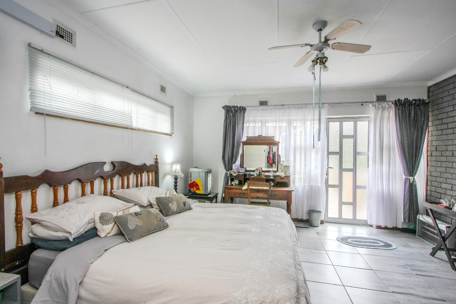 7 Bedroom Property for Sale in Amanzimtoti KwaZulu-Natal