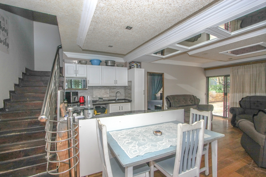 7 Bedroom Property for Sale in Amanzimtoti KwaZulu-Natal