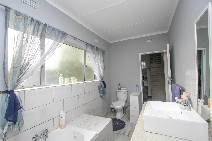 7 Bedroom Property for Sale in Amanzimtoti KwaZulu-Natal