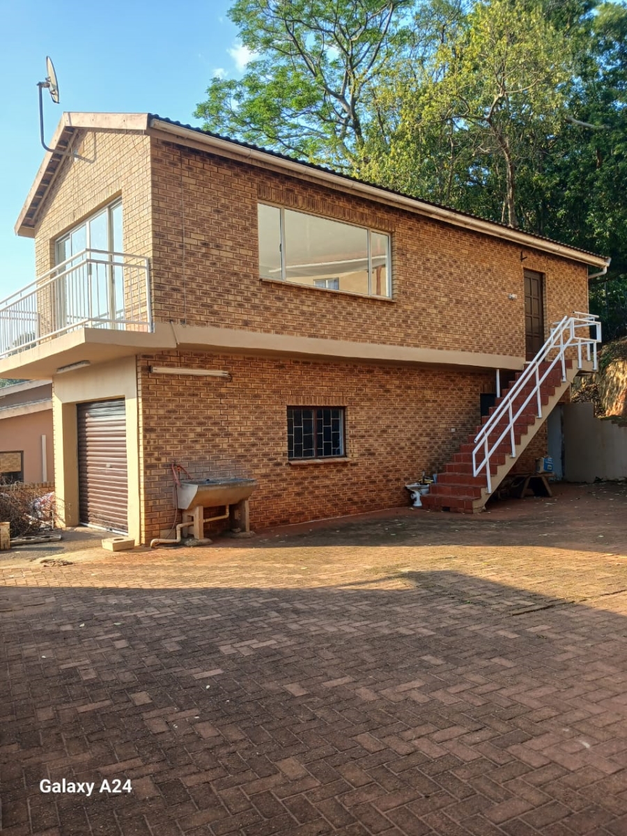 6 Bedroom Property for Sale in Yellowwood Park KwaZulu-Natal
