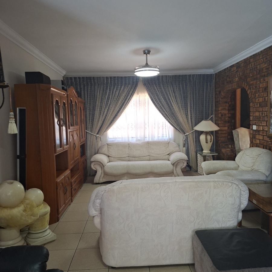 4 Bedroom Property for Sale in Meer En See KwaZulu-Natal