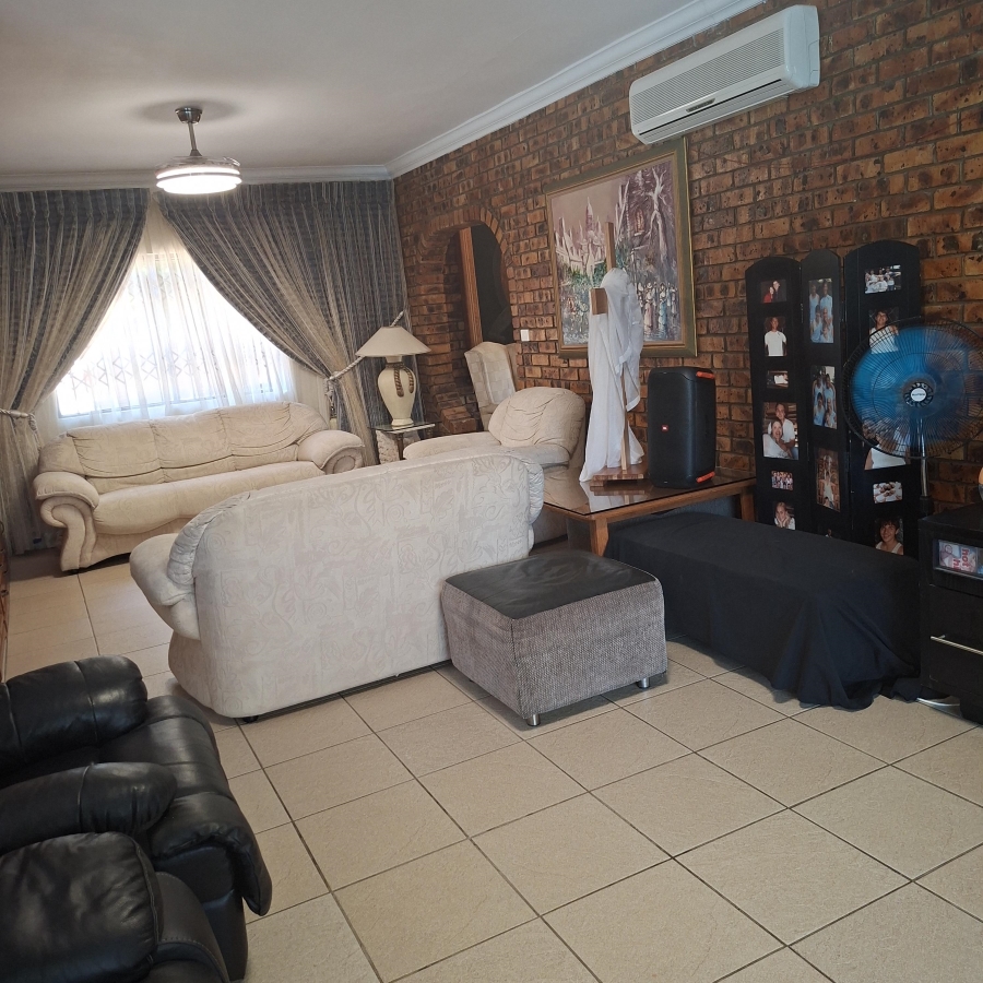 4 Bedroom Property for Sale in Meer En See KwaZulu-Natal
