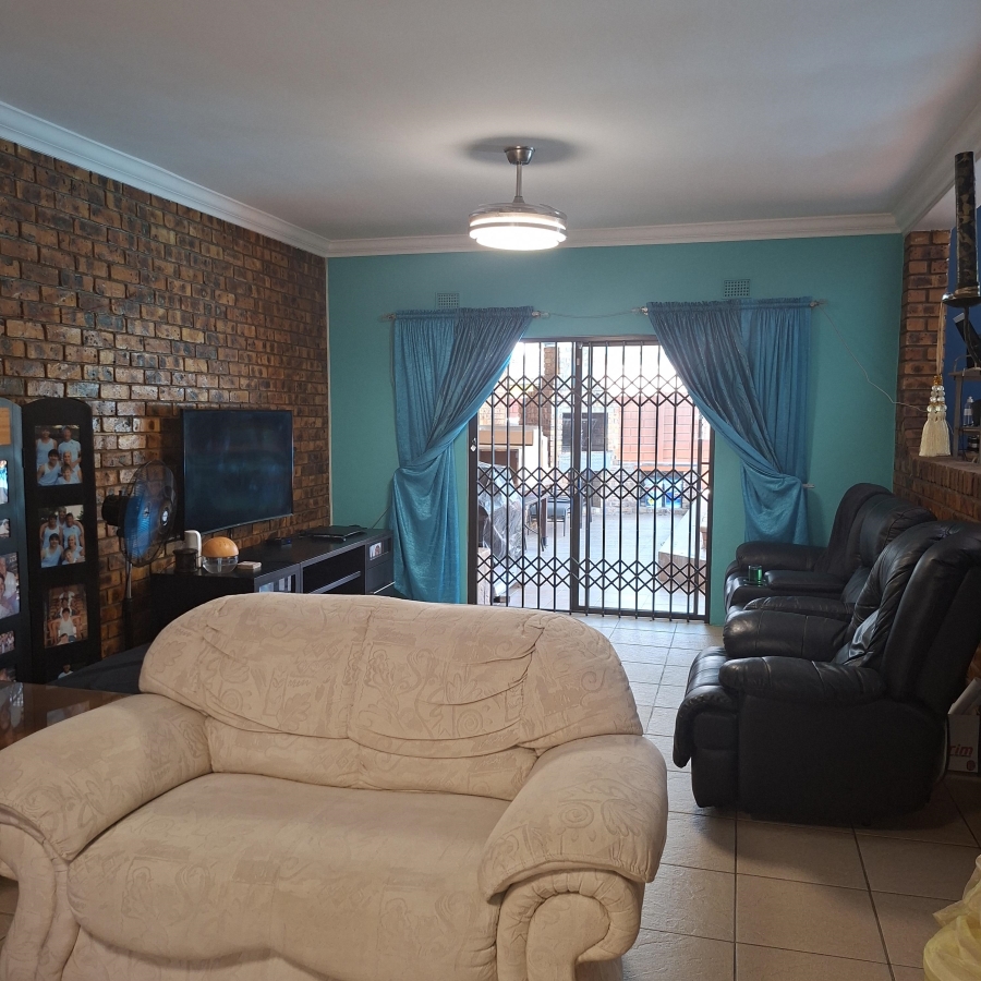 4 Bedroom Property for Sale in Meer En See KwaZulu-Natal