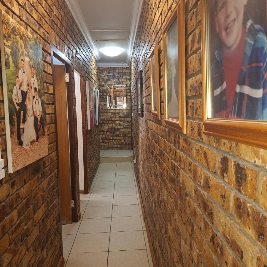 4 Bedroom Property for Sale in Meer En See KwaZulu-Natal