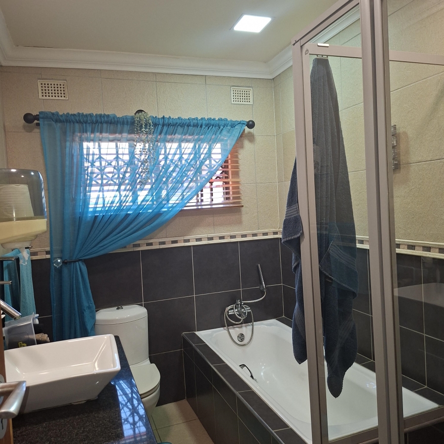 4 Bedroom Property for Sale in Meer En See KwaZulu-Natal