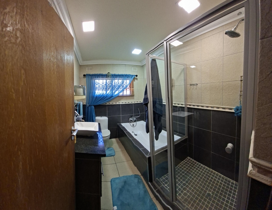 4 Bedroom Property for Sale in Meer En See KwaZulu-Natal