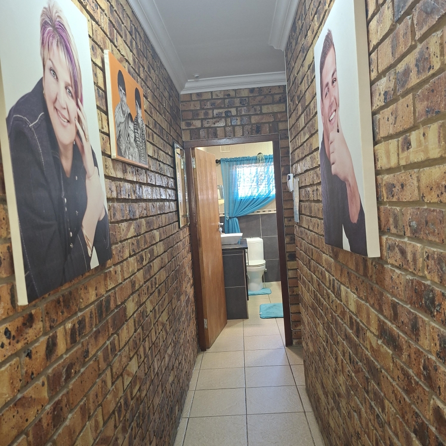 4 Bedroom Property for Sale in Meer En See KwaZulu-Natal