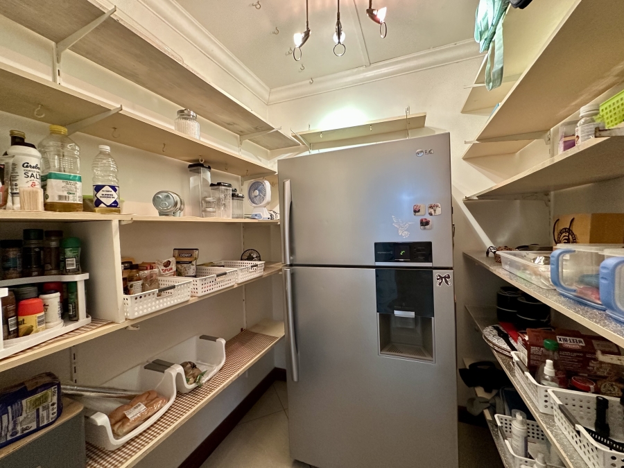 5 Bedroom Property for Sale in Meer En See KwaZulu-Natal