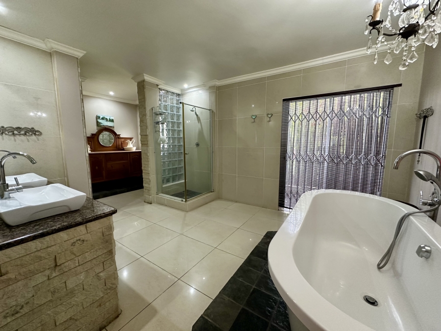 5 Bedroom Property for Sale in Meer En See KwaZulu-Natal