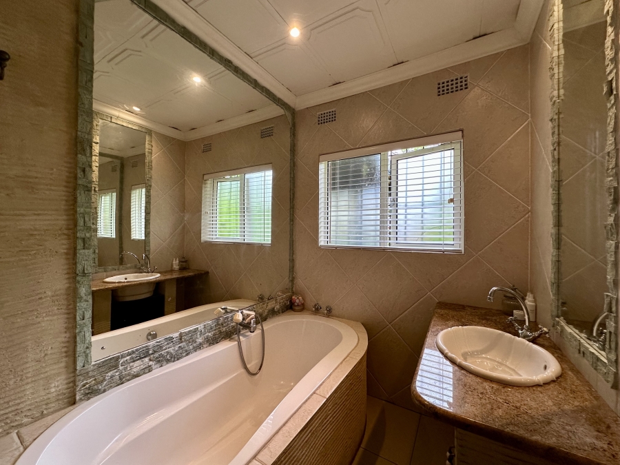 5 Bedroom Property for Sale in Meer En See KwaZulu-Natal