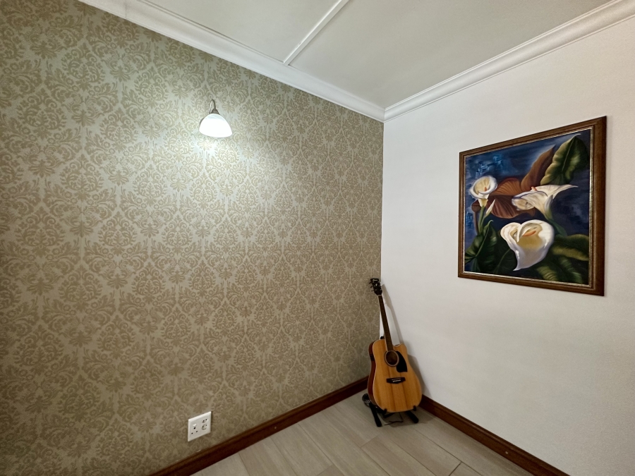 5 Bedroom Property for Sale in Meer En See KwaZulu-Natal