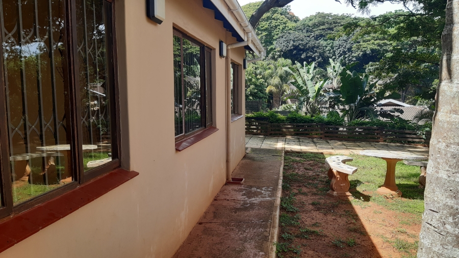To Let 4 Bedroom Property for Rent in Amanzimtoti KwaZulu-Natal