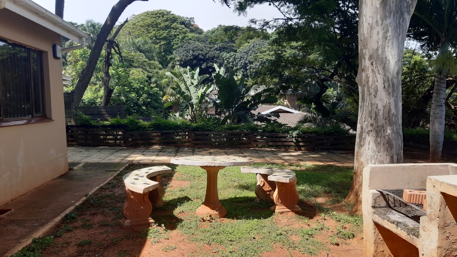 To Let 4 Bedroom Property for Rent in Amanzimtoti KwaZulu-Natal