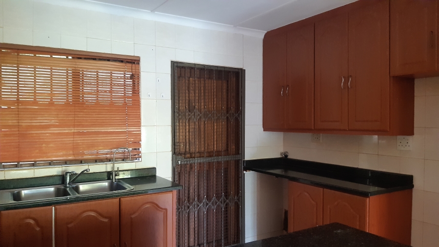 To Let 4 Bedroom Property for Rent in Amanzimtoti KwaZulu-Natal