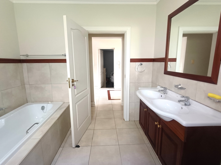 3 Bedroom Property for Sale in Meer En See KwaZulu-Natal