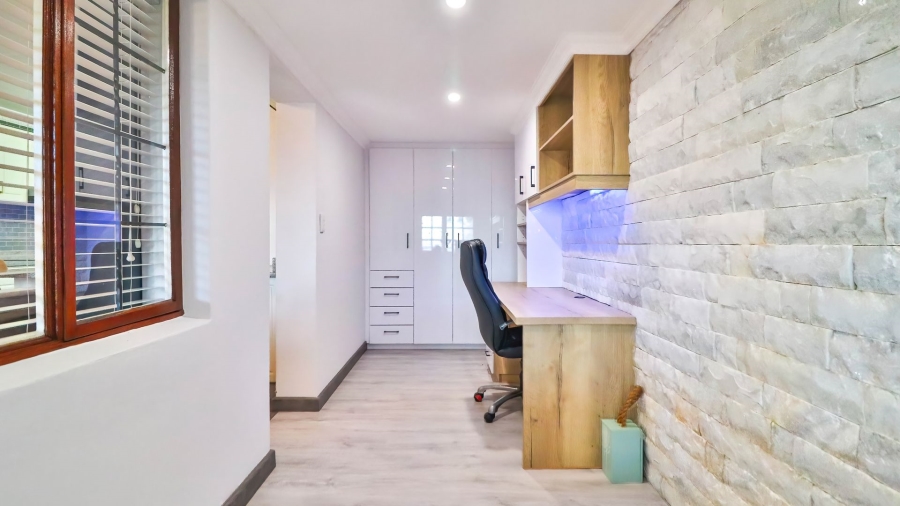 7 Bedroom Property for Sale in Athlone KwaZulu-Natal