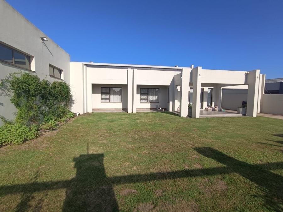 4 Bedroom Property for Sale in Meer En See KwaZulu-Natal