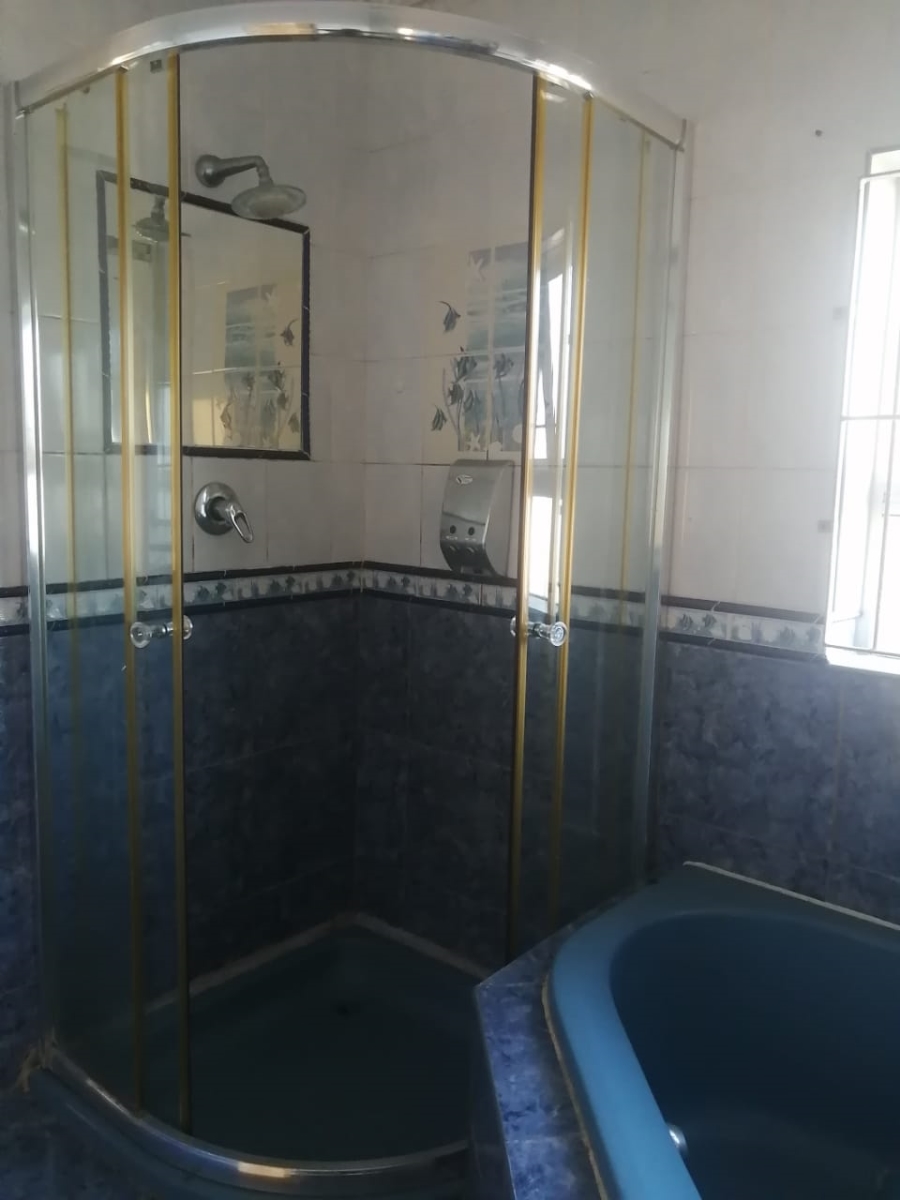 2 Bedroom Property for Sale in Amanzimtoti KwaZulu-Natal