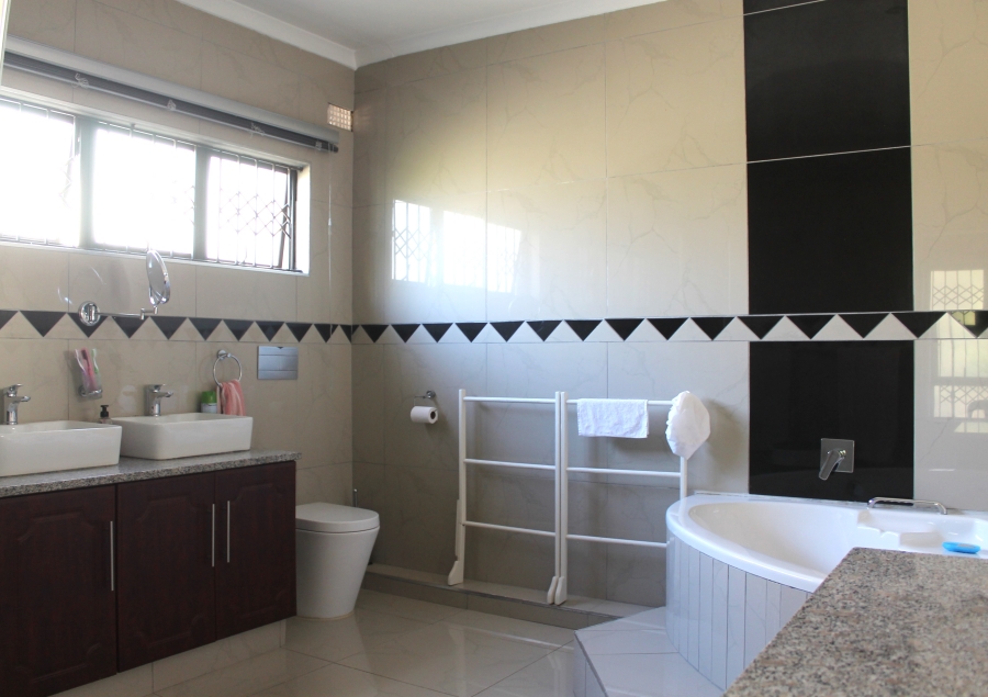 6 Bedroom Property for Sale in Doon Heights KwaZulu-Natal