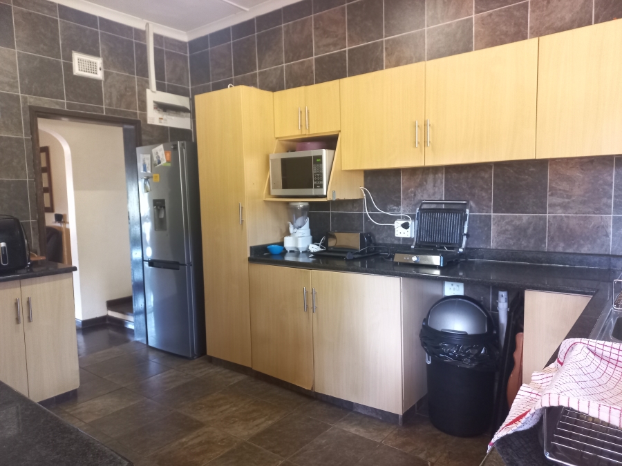 4 Bedroom Property for Sale in Amanzimtoti KwaZulu-Natal