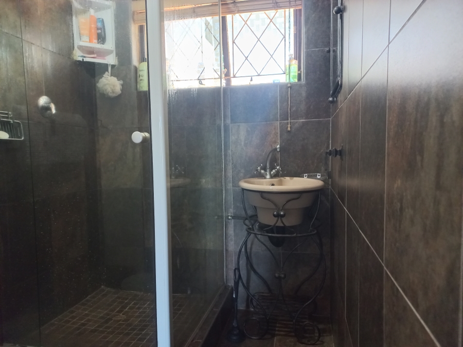 4 Bedroom Property for Sale in Amanzimtoti KwaZulu-Natal