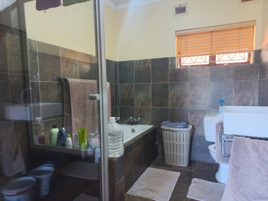 4 Bedroom Property for Sale in Amanzimtoti KwaZulu-Natal