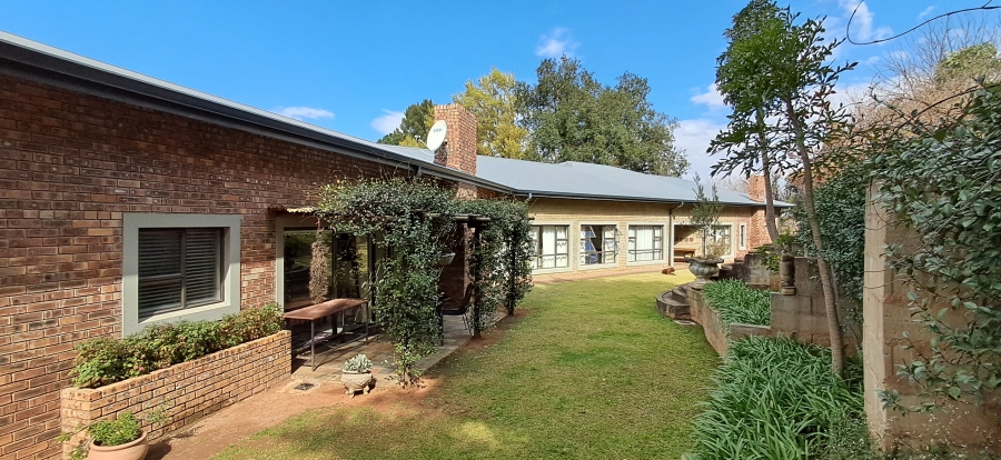 7 Bedroom Property for Sale in Signal Hill KwaZulu-Natal