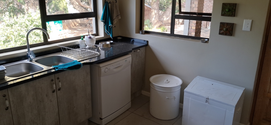 7 Bedroom Property for Sale in Signal Hill KwaZulu-Natal