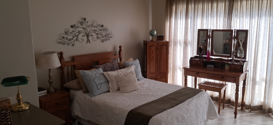 7 Bedroom Property for Sale in Signal Hill KwaZulu-Natal