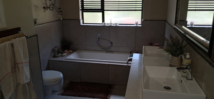 7 Bedroom Property for Sale in Signal Hill KwaZulu-Natal