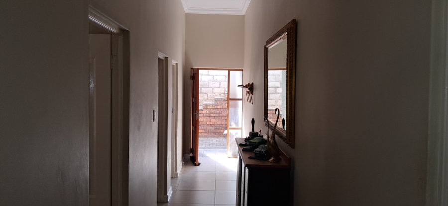 7 Bedroom Property for Sale in Signal Hill KwaZulu-Natal