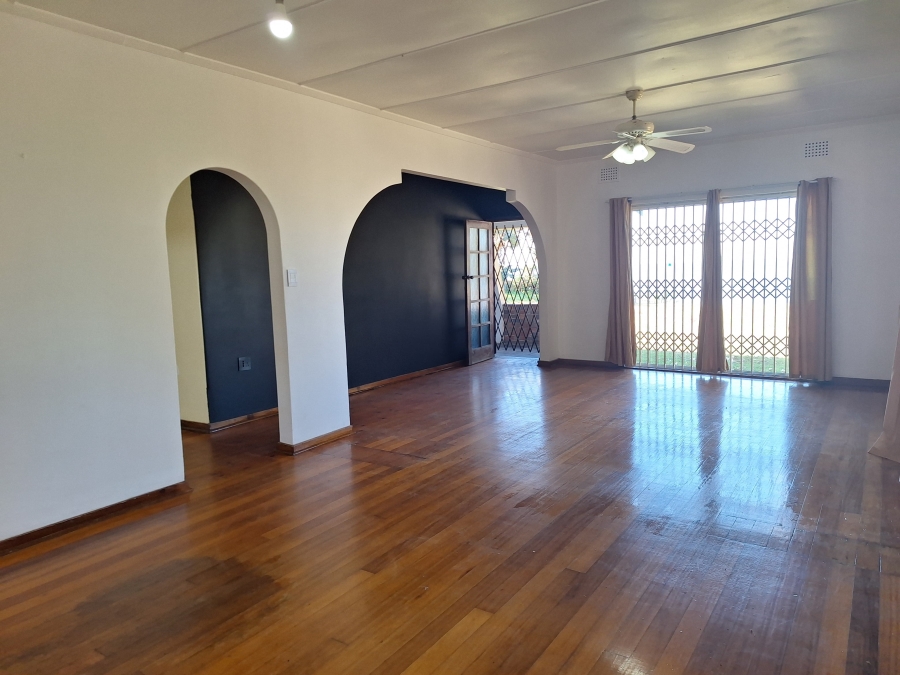4 Bedroom Property for Sale in Amanzimtoti KwaZulu-Natal