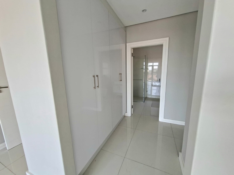 5 Bedroom Property for Sale in Izinga Ridge KwaZulu-Natal