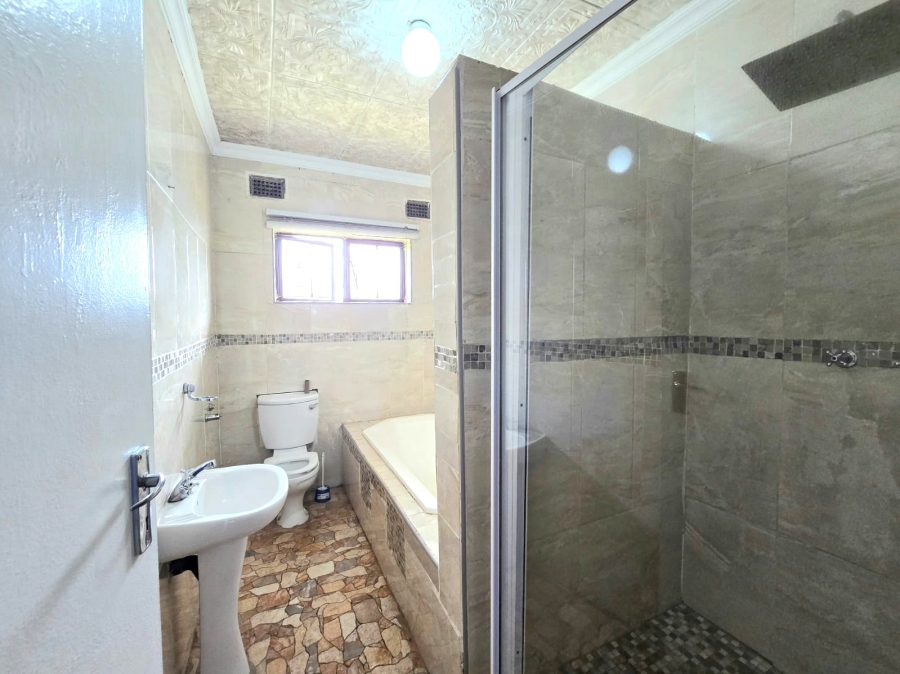 To Let 4 Bedroom Property for Rent in Glen Hills KwaZulu-Natal