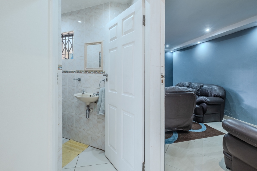 4 Bedroom Property for Sale in Umhlanga KwaZulu-Natal