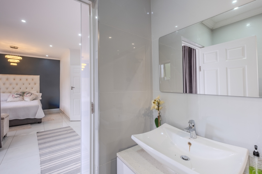 4 Bedroom Property for Sale in Umhlanga KwaZulu-Natal