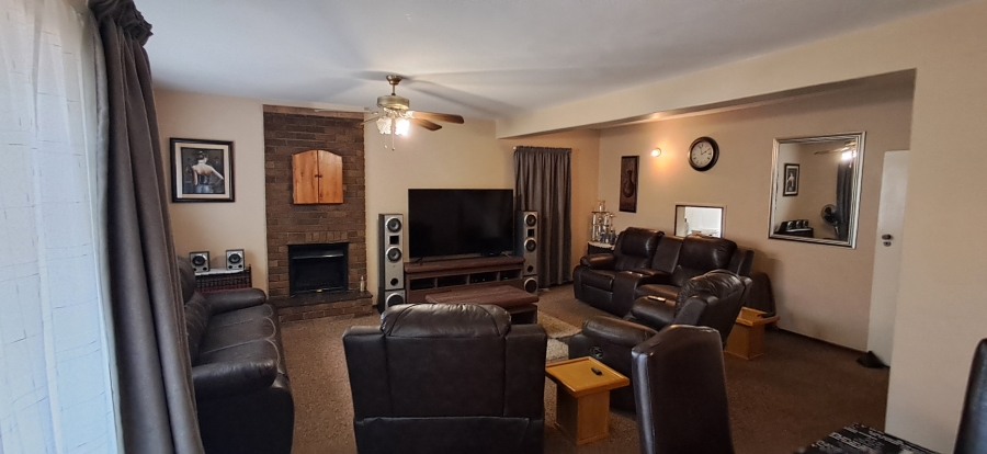 3 Bedroom Property for Sale in Huttenheights KwaZulu-Natal