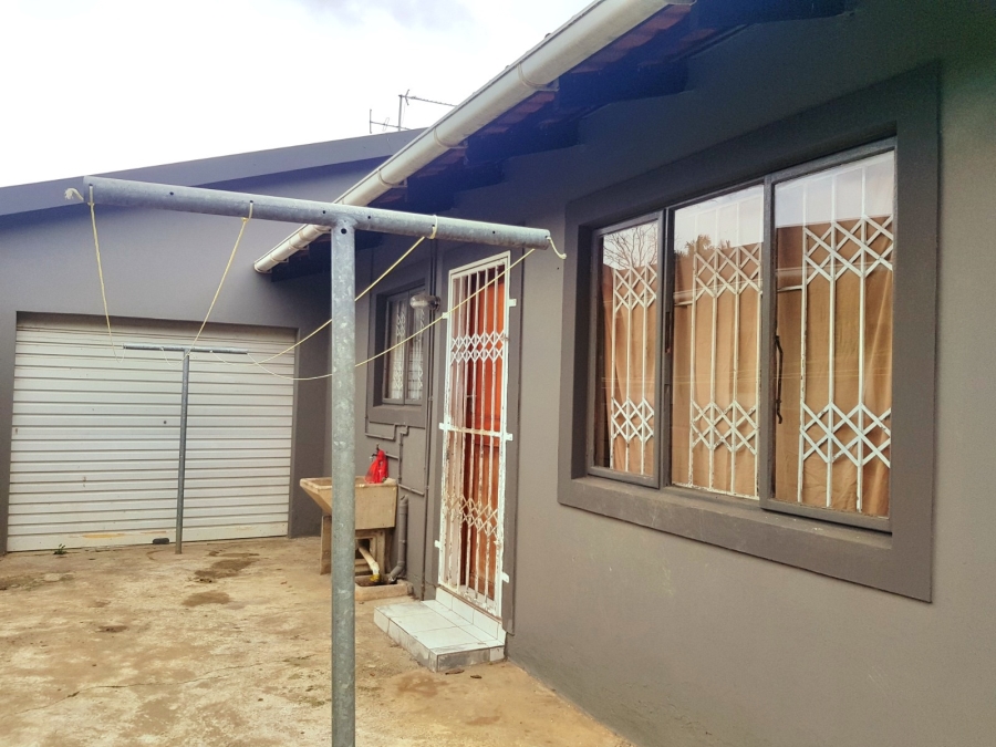 To Let 3 Bedroom Property for Rent in Kenville KwaZulu-Natal