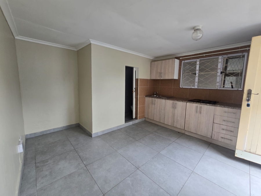 To Let 1 Bedroom Property for Rent in Athlone KwaZulu-Natal