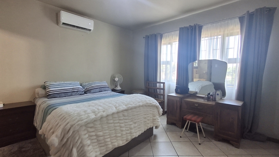 4 Bedroom Property for Sale in Amanzimtoti KwaZulu-Natal