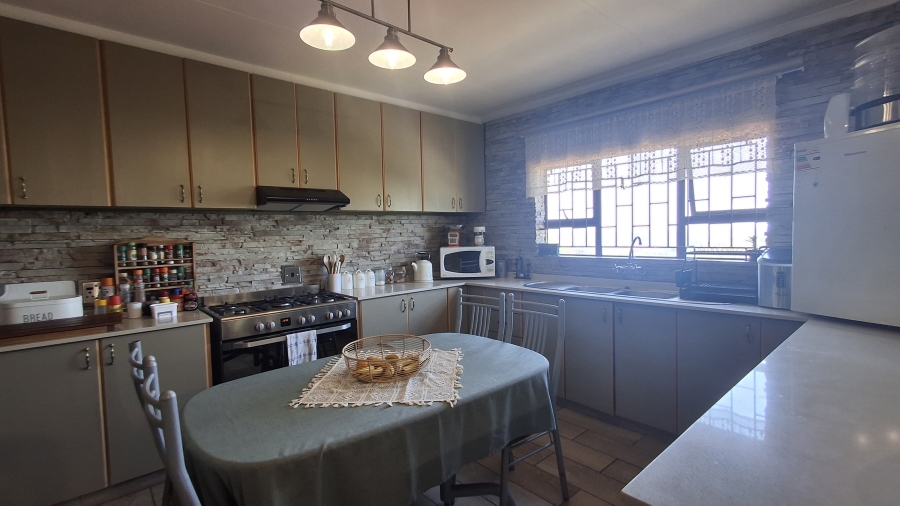 4 Bedroom Property for Sale in Amanzimtoti KwaZulu-Natal