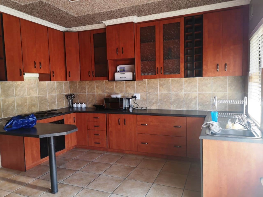 To Let 5 Bedroom Property for Rent in Howick West KwaZulu-Natal