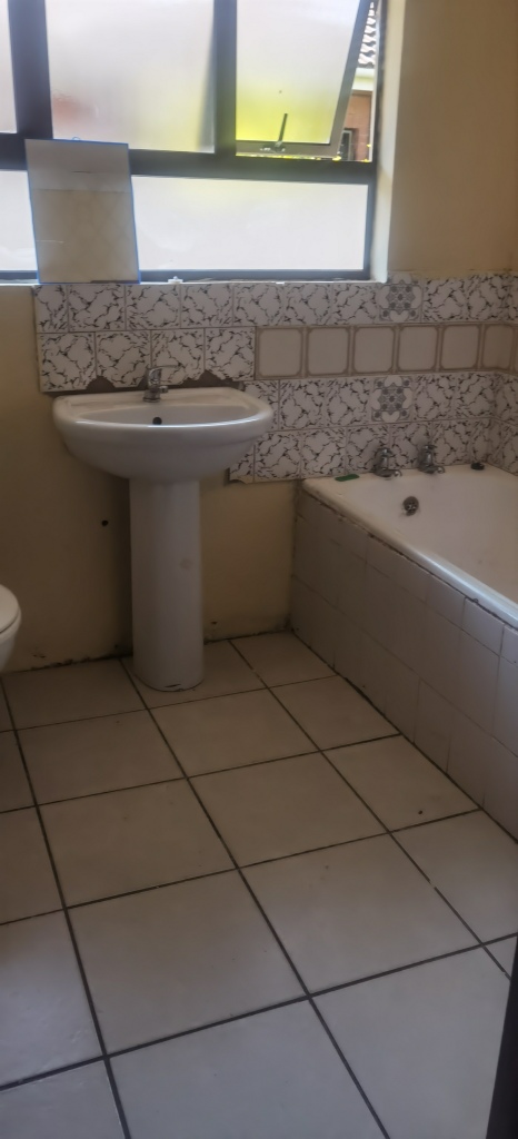 To Let 5 Bedroom Property for Rent in Howick West KwaZulu-Natal