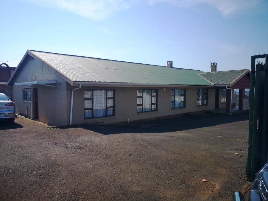 To Let 5 Bedroom Property for Rent in Howick West KwaZulu-Natal