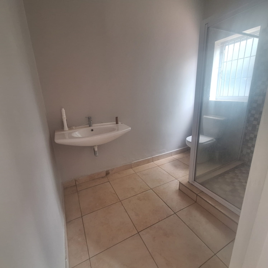 To Let 2 Bedroom Property for Rent in Essenwood KwaZulu-Natal