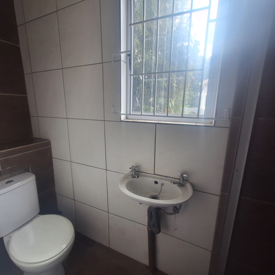 To Let 2 Bedroom Property for Rent in Essenwood KwaZulu-Natal