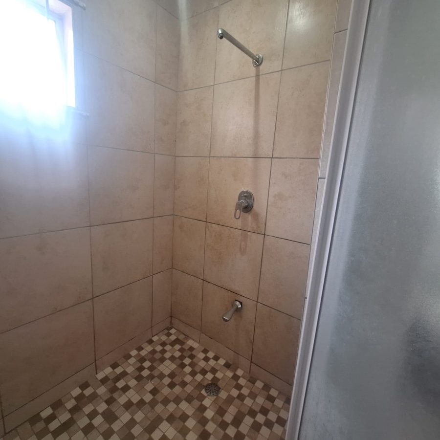 To Let 2 Bedroom Property for Rent in Essenwood KwaZulu-Natal