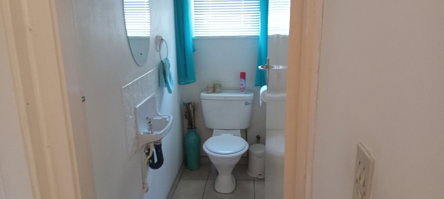 5 Bedroom Property for Sale in Uvongo KwaZulu-Natal