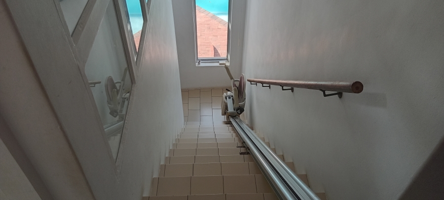 5 Bedroom Property for Sale in Uvongo KwaZulu-Natal